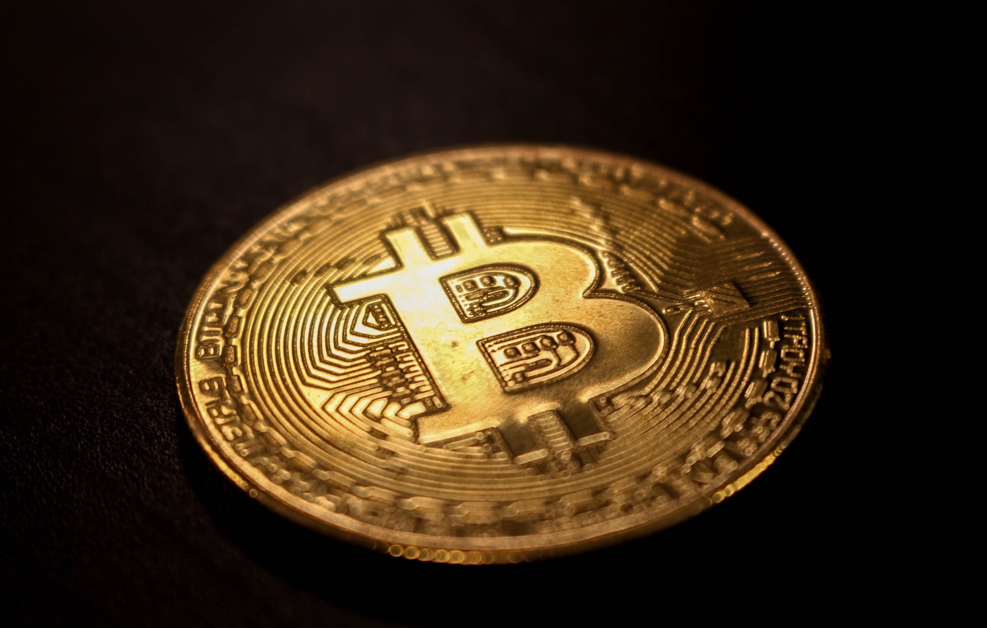 bitcoin-gc9f6d9bd4_1920.jpg